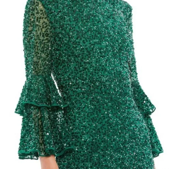 NWT Mac Duggal stunning emerald green sequined gown with ruffle sleeves